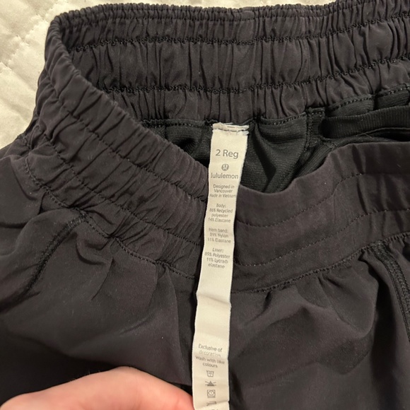 lululemon low rise hotty hot shorts - Picture 3 of 4